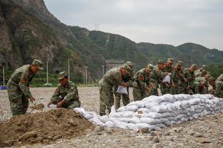 萨瑟：收官阶段我们让雄鹿抢了太多进攻篮板 靠二次进攻得很多分